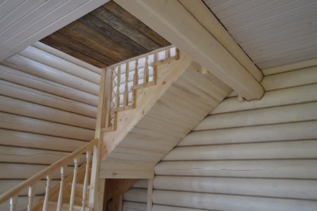 Монтаж деревянной лестницы, Новосибирск (Академгородок) (Фото 3)