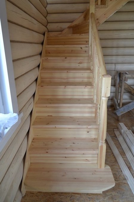 Монтаж деревянной лестницы, Новосибирск (Академгородок) (Фото 1)